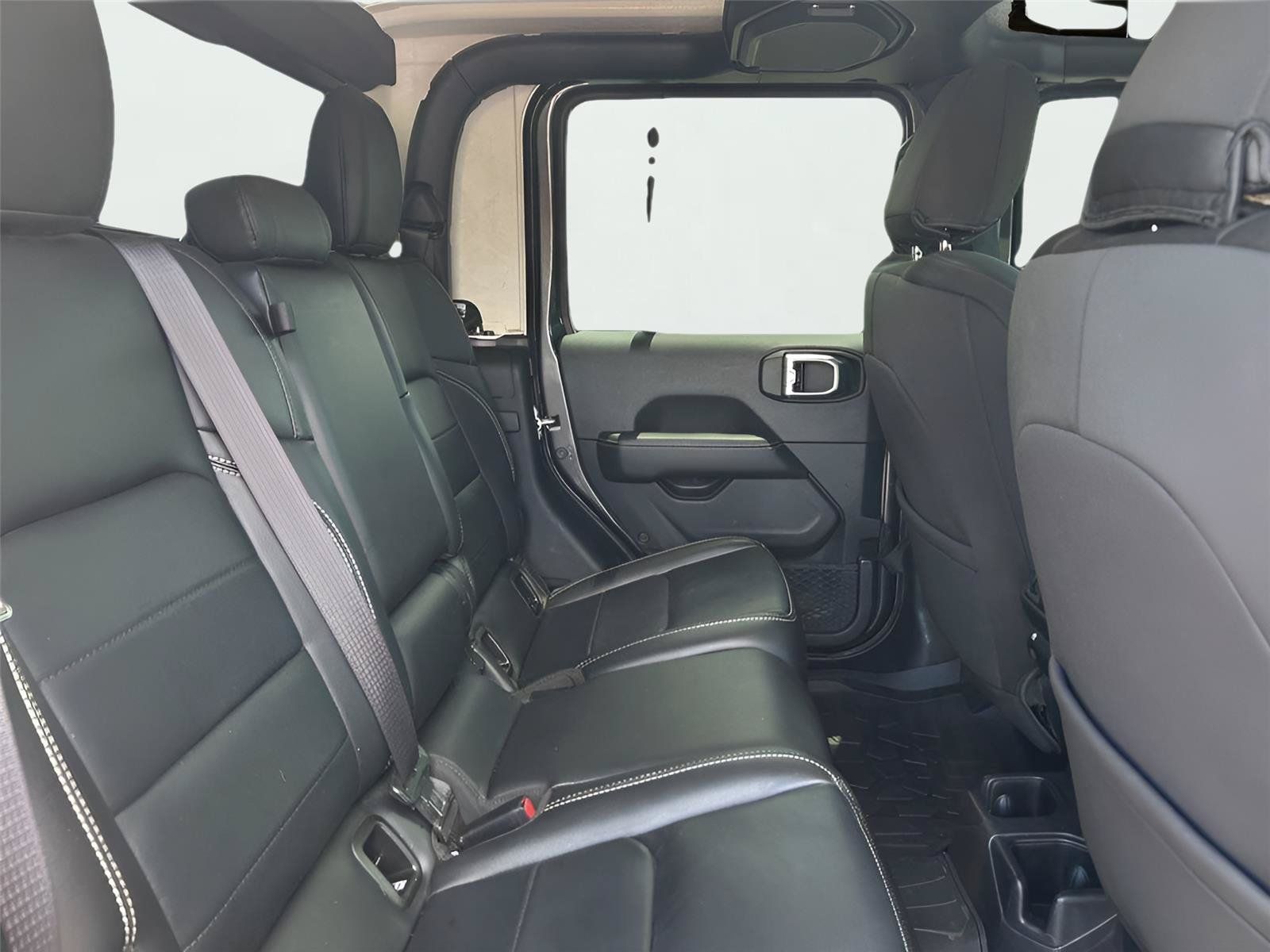 Used 2021 Jeep Gladiator Overland AWD/4WD image 18