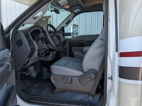 Used 2014 Ford F550 2WD Regular Cab Super Duty image 30