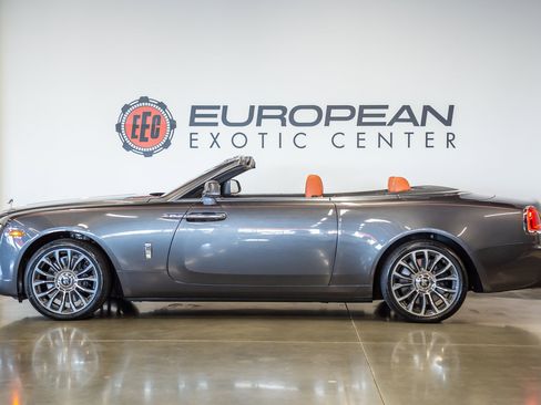 Used 2018 Rolls-Royce Dawn RWD image 8