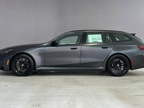 New 2027 BMW M5 Touring AWD/4WD image 2