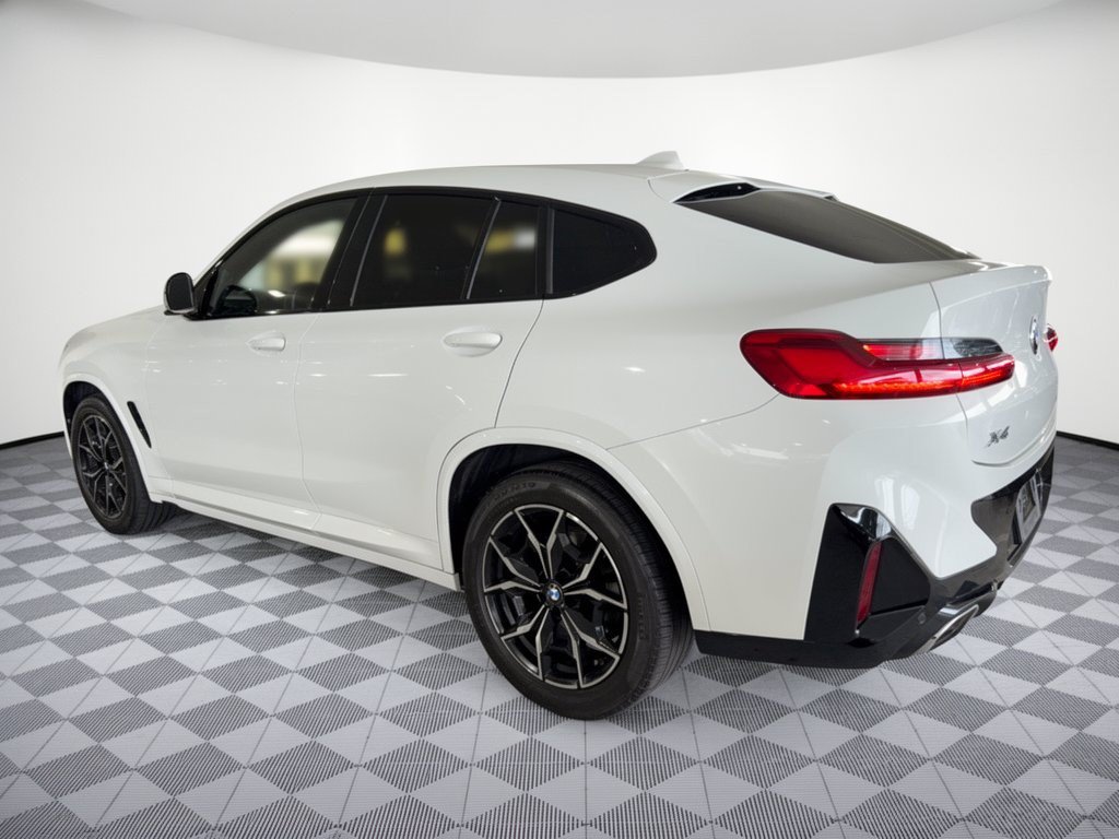 Used 2024 BMW X4 xDrive30i w/ Premium Package AWD/4WD image 3