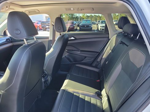 Used 2022 Volkswagen Taos SEL image 28