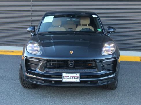 Certified 2025 Porsche Macan image 11