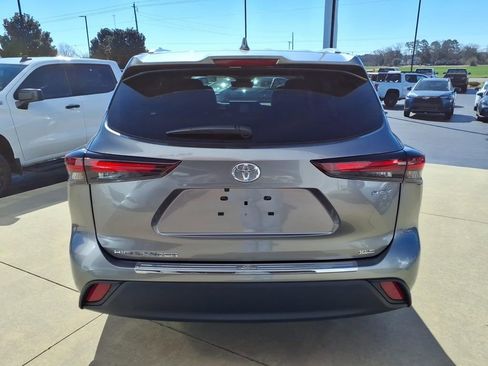 New 2026 Toyota Highlander XLE image 4