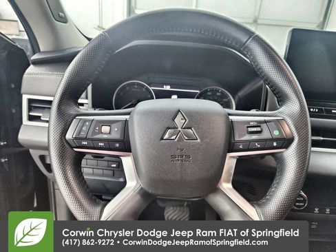 Used 2025 Mitsubishi Outlander SE FWD image 21