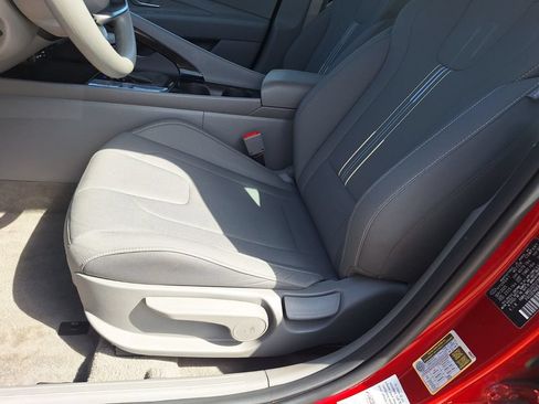Used 2026 Hyundai Elantra Hybrid FWD image 28
