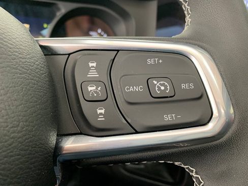 Used 2025 Jeep Wrangler Unlimited Sahara w/ Safety Group AWD/4WD image 13