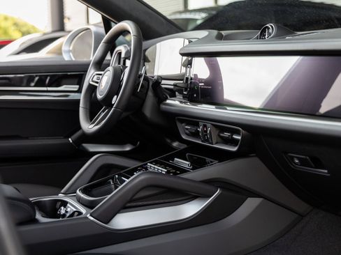 Certified 2025 Porsche Cayenne S image 50
