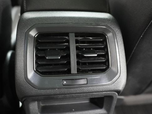 Used 2020 Volkswagen Tiguan SEL FWD image 38