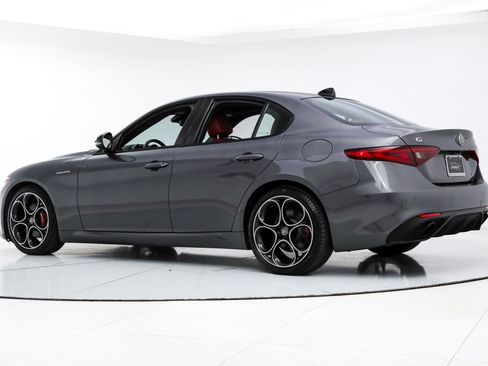 Used 2023 Alfa Romeo Giulia Veloce RWD image 3