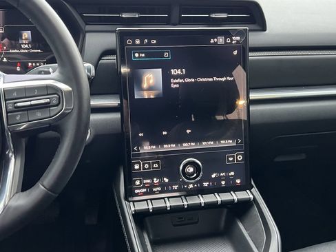 Used 2025 GMC Terrain Elevation w/ Elevation Premium Package image 17