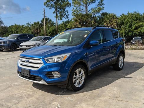 Used 2019 Ford Escape SE image 4