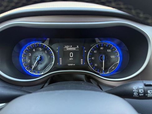 Used 2022 Chrysler Voyager LX FWD image 37