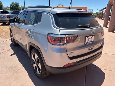 Used 2019 Jeep Compass Latitude w/ Popular Equipment Group FWD image 4