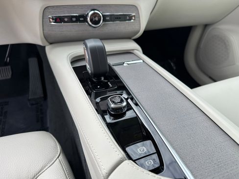 Used 2025 Volvo XC90 B6 Plus w/ Protection Package Premier image 12