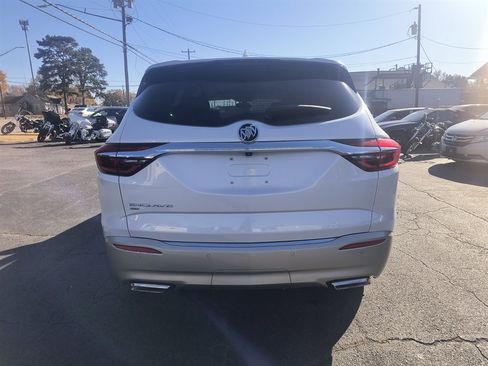 Used 2020 Buick Enclave Essence w/ Sound and Sites Package image 4