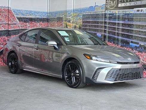 Used 2026 Toyota Camry SE w/ Convenience Package FWD image 1