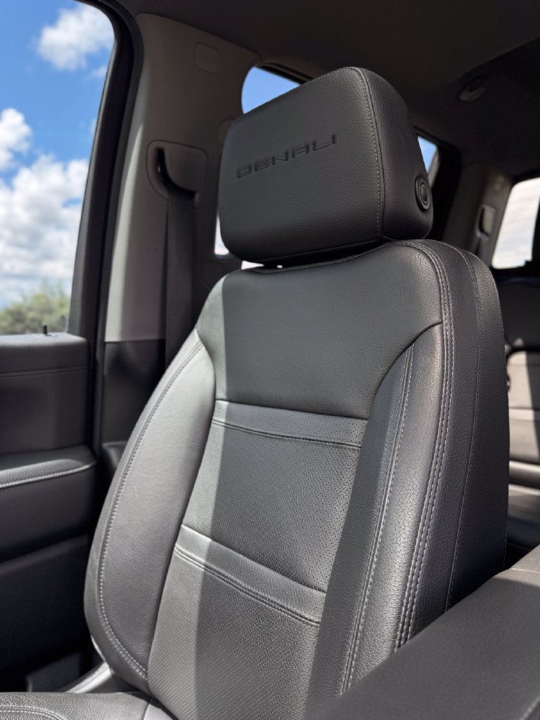 Used 2022 GMC Sierra 3500 Denali w/ Denali Black Diamond Edition AWD/4WD image 34