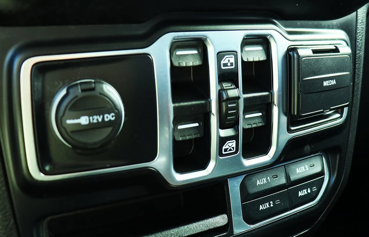 Used 2021 Jeep Gladiator Overland w/ Popular Equipment Package AWD/4WD image 60