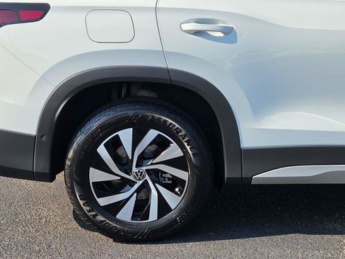 Certified 2025 Volkswagen Tiguan S FWD image 16