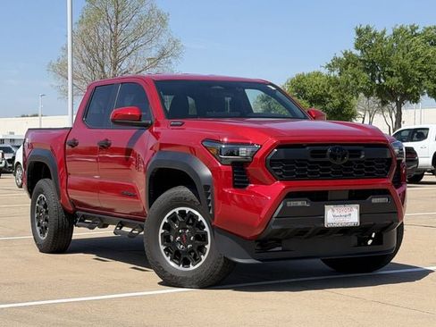 Used 2025 Toyota Tacoma TRD Off-Road image 2