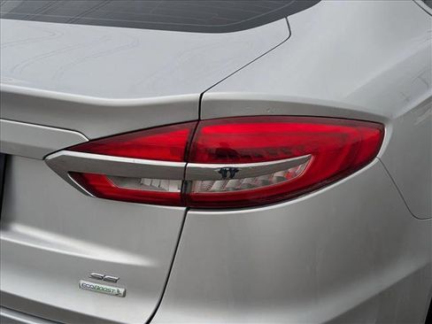 Used 2019 Ford Fusion SE image 6