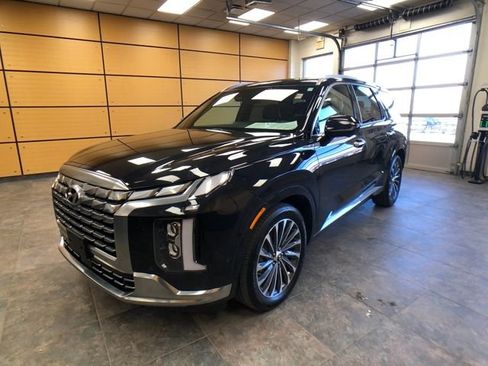 Used 2024 Hyundai Palisade Calligraphy image 3