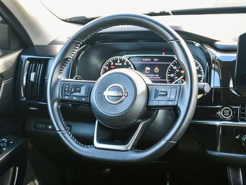 Used 2024 Nissan Pathfinder SV image 14