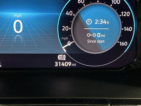 Certified 2025 Volkswagen Atlas Cross Sport SE image 6