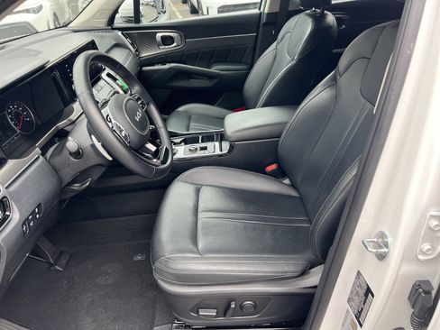 Certified 2022 Kia Sorento SX w/ Panoramic Sunroof Package image 9