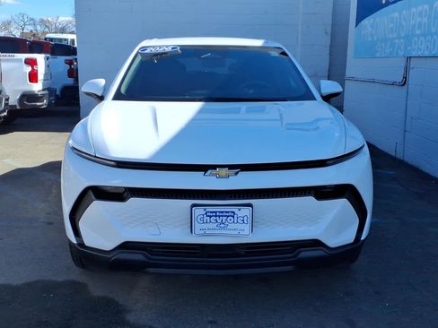 Used 2026 Chevrolet Equinox EV LT FWD image 2
