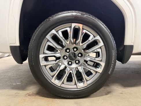 Used 2023 GMC Sierra 1500 Denali Ultimate image 9