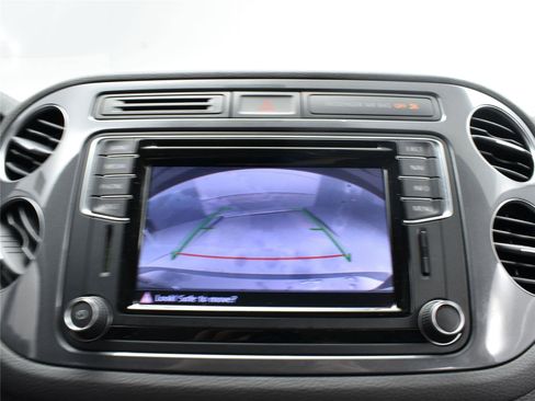 Used 2016 Volkswagen Tiguan SE image 6