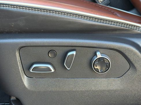 Used 2025 GMC Sierra 3500 Denali Ultimate image 27