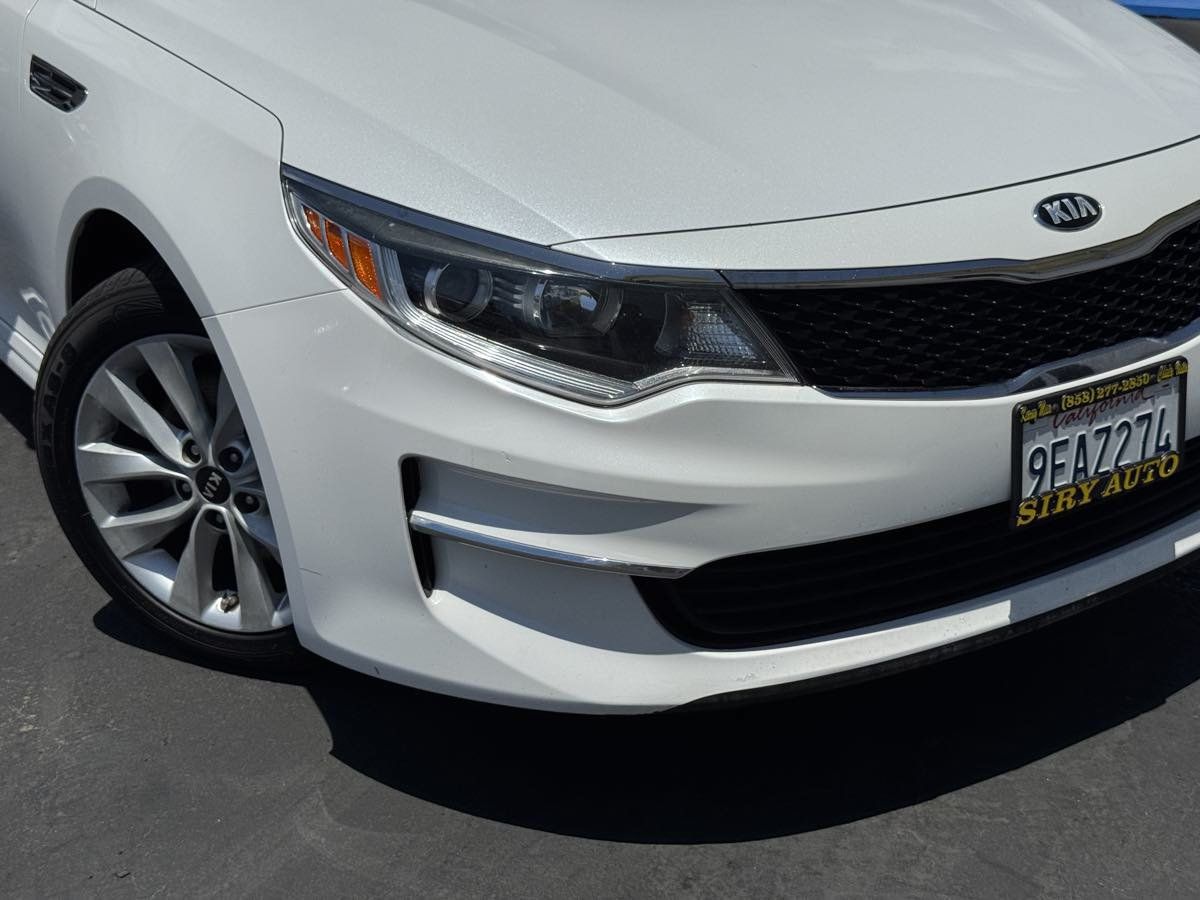 Used 2018 Kia Optima LX w/ 17" Alloy Wheels Package FWD image 3