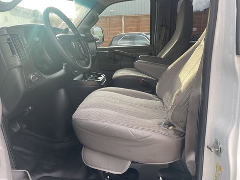 Used 2016 Chevrolet Express 2500 LT w/ LT Preferred Equipment Group image 9