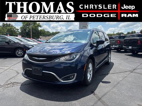 Used 2018 Chrysler Pacifica Touring-L Plus w/ Tire & Wheel Group FWD image 3