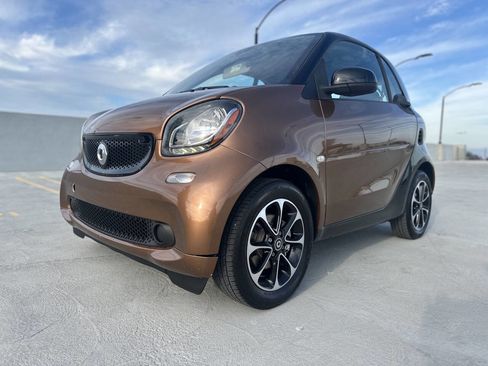 Used 2016 smart fortwo passion image 1