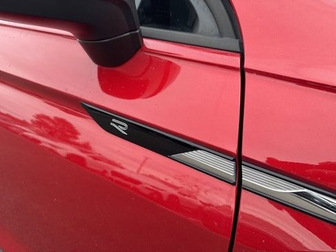 Used 2024 Volkswagen Tiguan SE R-Line image 11