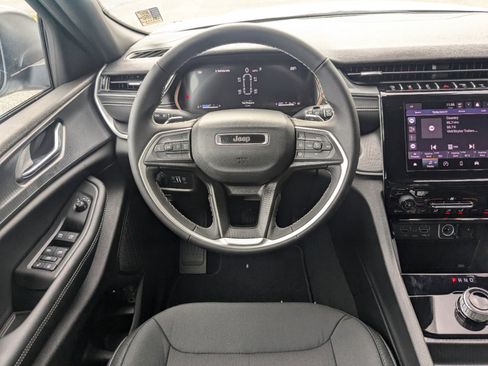 New 2025 Jeep Grand Cherokee L Laredo image 14