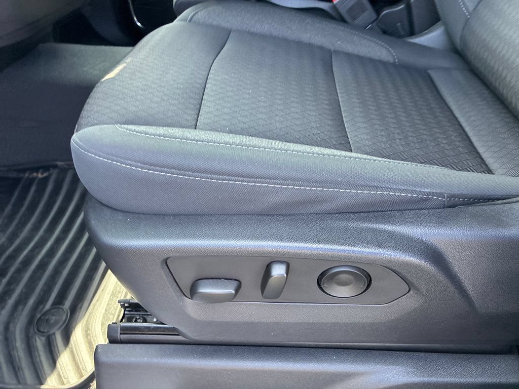 Used 2023 Chevrolet Silverado 1500 LT AWD/4WD image 11