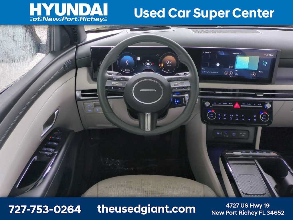 Used 2025 Hyundai Tucson Limited FWD image 18