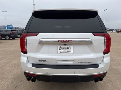 Used 2022 GMC Yukon XL Denali image 4