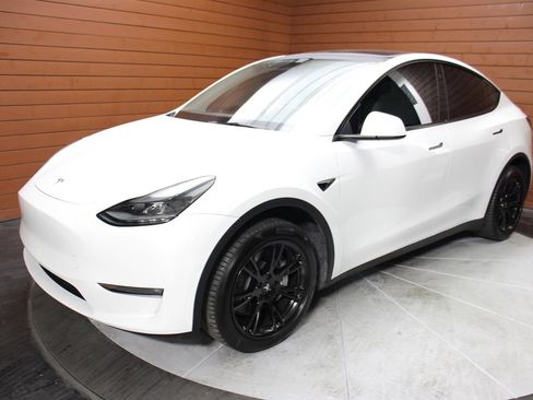 Used 2022 Tesla Model Y Long Range image 66