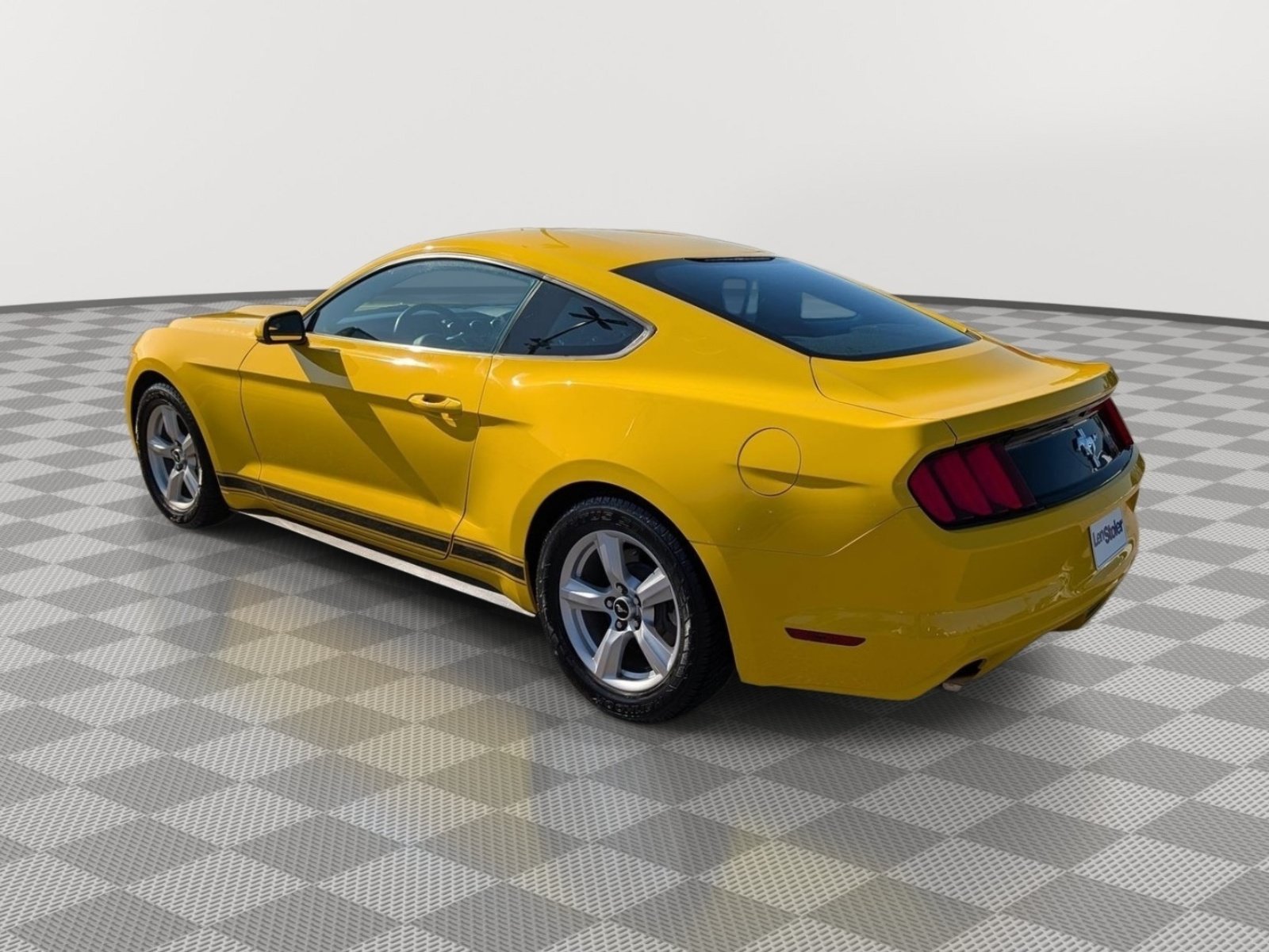 Used 2016 Ford Mustang Coupe RWD image 5