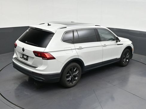 Used 2023 Volkswagen Tiguan SE w/ Panoramic Sunroof Package FWD image 19