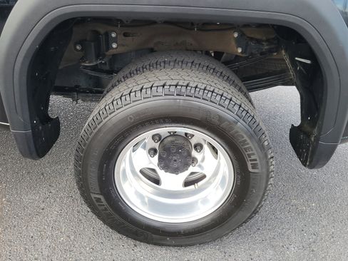 Used 2022 GMC Sierra 3500 Denali w/ Denali Ultimate Package image 15