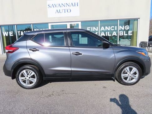 Used 2020 Nissan Kicks S image 2
