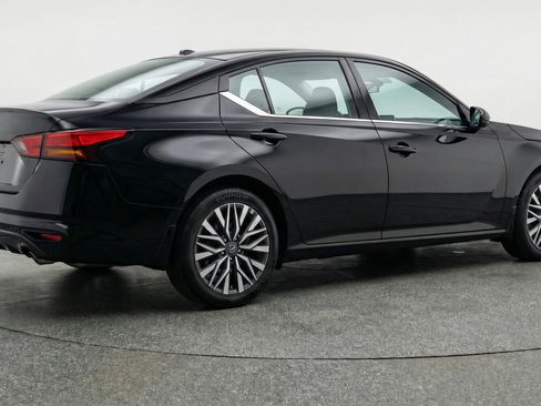 Used 2025 Nissan Altima 2.5 SV image 9