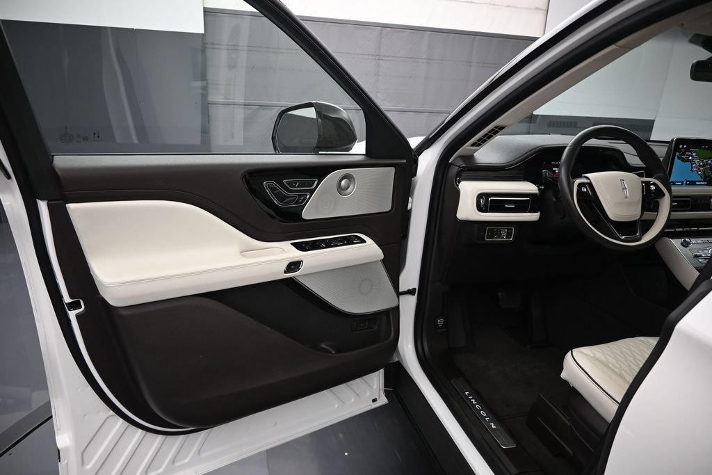 Used 2023 Lincoln Aviator Black Label w/ Jet Package AWD/4WD image 18